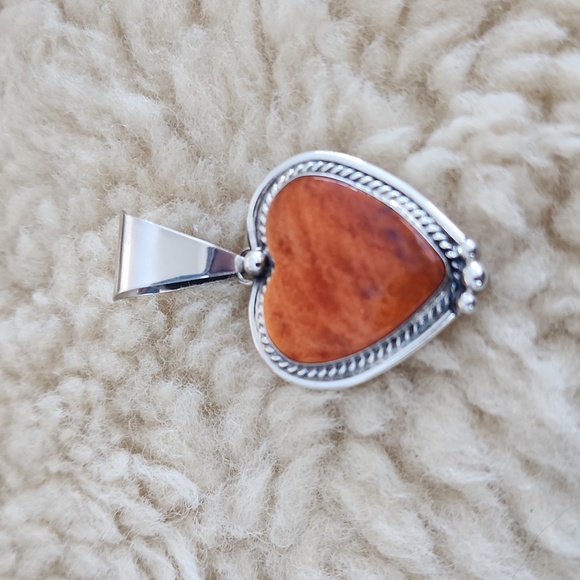 Stunning NWOT Native American Navajo Orange Spiny Oyster Heart Pendant 🧡🎁🍊 - Picture 2 of 10